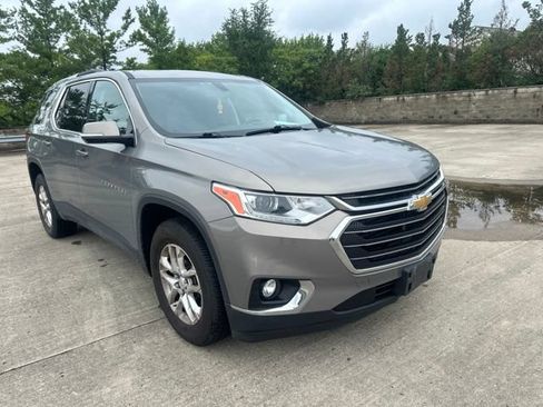 Used 2018 Chevrolet Traverse LT w/ LPO, Floor Liner Package FWD image 2