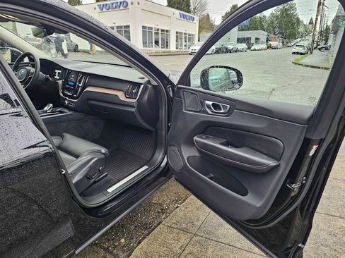 Certified 2023 Volvo XC60 B5 Ultimate image 10