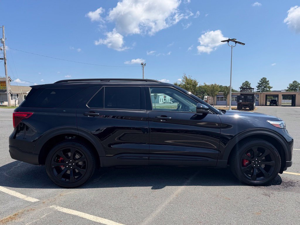 Used 2024 Ford Explorer ST w/ Equipment Group 401A AWD/4WD image 2
