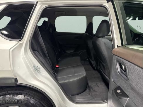 Used 2023 Nissan Rogue S image 27