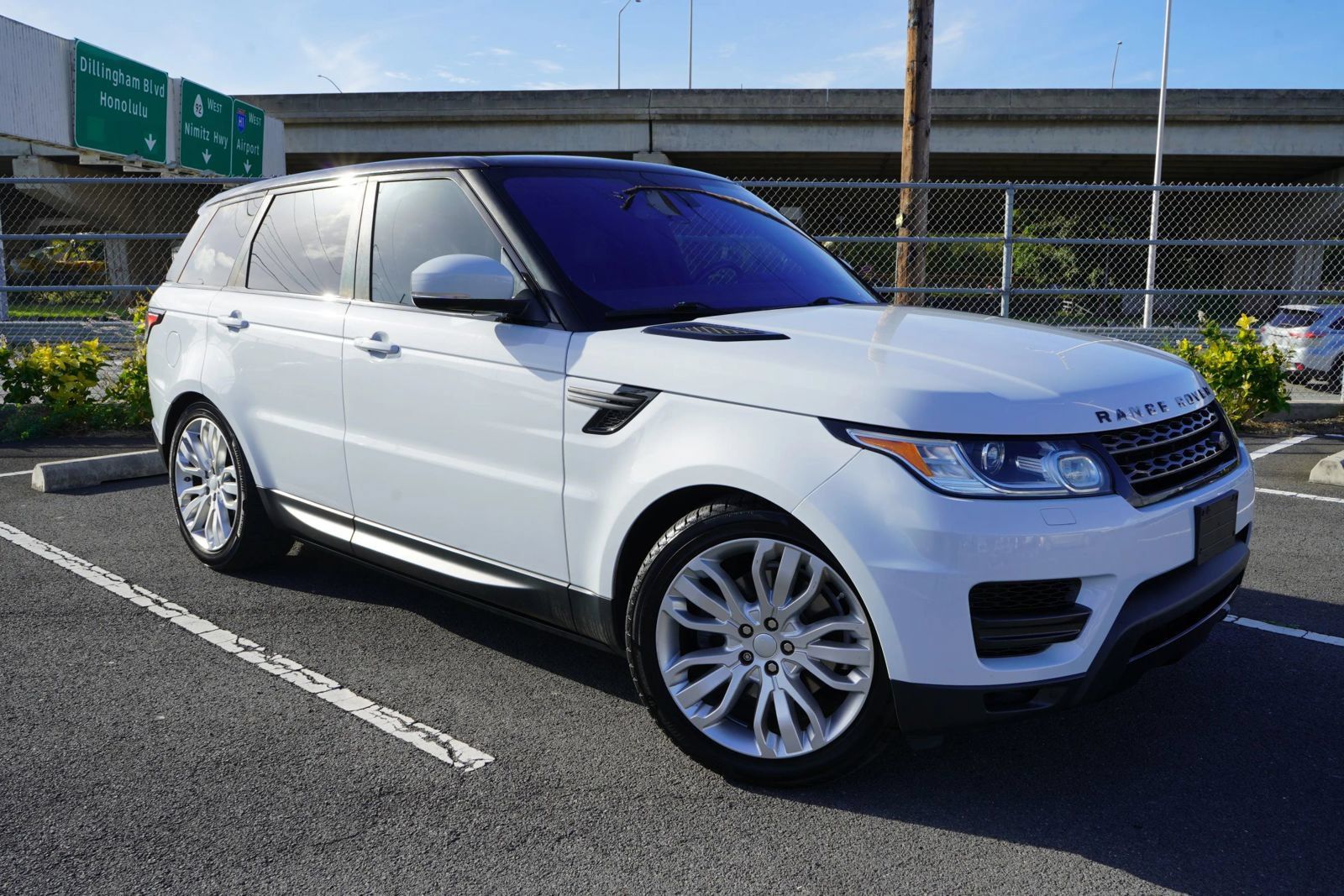 Used 2016 Land Rover Range Rover Sport SE AWD/4WD image 4