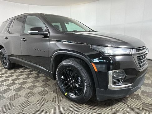 Used 2022 Chevrolet Traverse LT FWD image 3