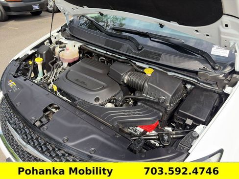 Used 2024 Chrysler Pacifica Touring-L FWD image 35
