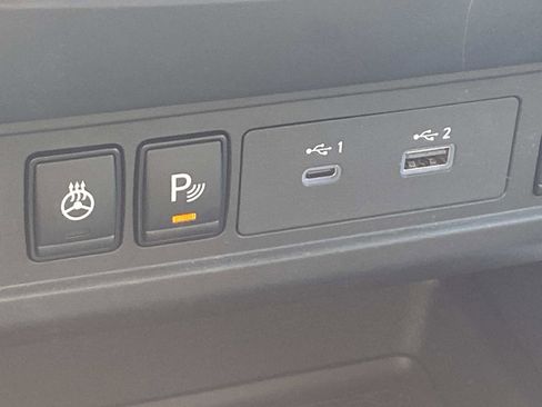 Used 2024 Nissan Frontier SV w/ Technology Package image 16