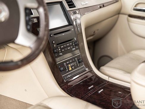 Used 2010 Cadillac Escalade 2WD Hybrid image 23