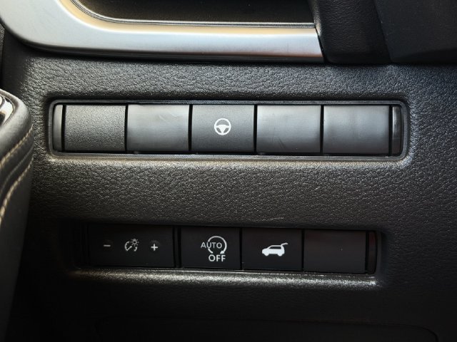 Used 2025 Nissan Rogue SV AWD/4WD image 22