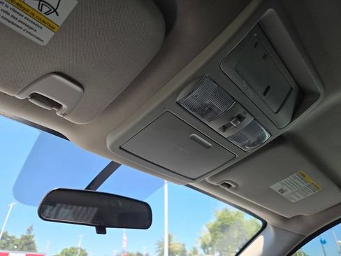 Used 2018 Nissan Titan SV AWD/4WD image 15