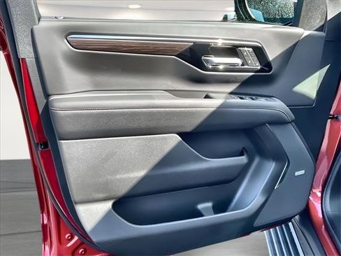 New 2025 Chevrolet Suburban Premier image 10