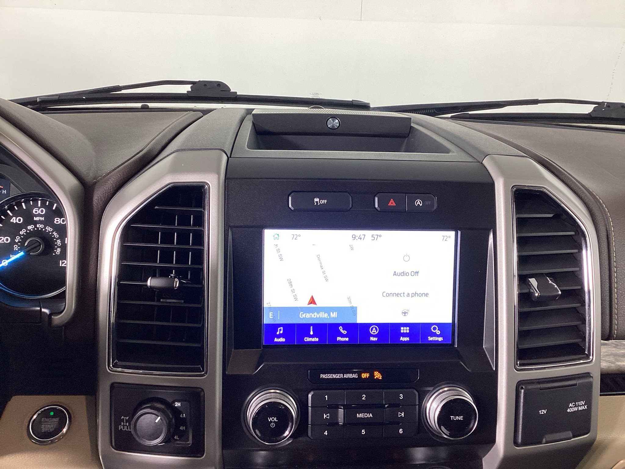 Used 2019 Ford F150 Lariat w/ Equipment Group 502A Luxury AWD/4WD image 24
