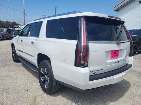 Used 2017 Cadillac Escalade ESV Luxury AWD/4WD image 10