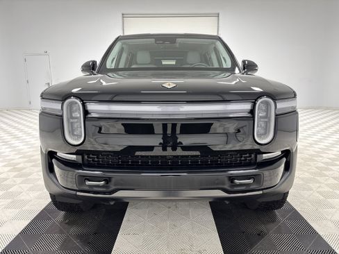 Used 2025 Rivian R1S Premium image 8