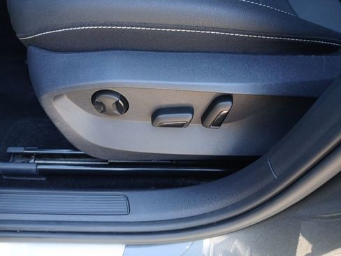 Used 2024 Volkswagen Taos SE image 32