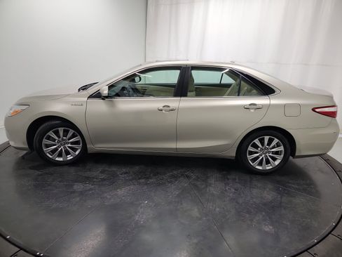 Used 2017 Toyota Camry LE image 4