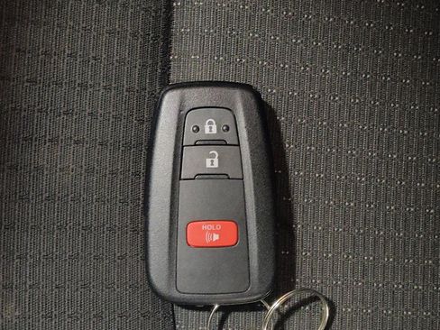 Used 2019 Toyota C-HR XLE image 32