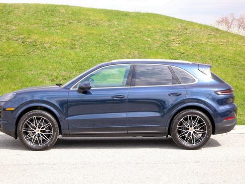 Certified 2025 Porsche Cayenne AWD/4WD image 2