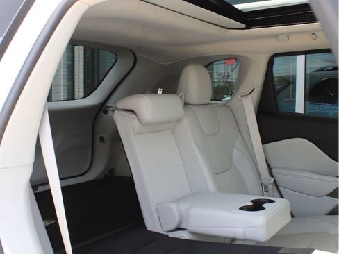 Used 2019 Jeep Cherokee Limited AWD/4WD image 30