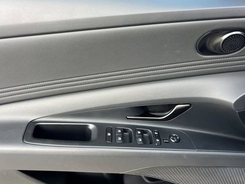 Certified 2025 Hyundai Elantra SEL FWD image 13