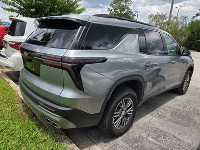 Used 2025 Chevrolet Traverse LT