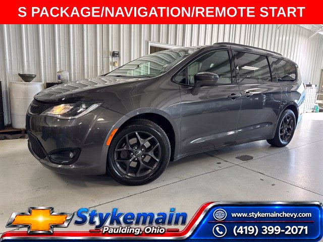 Used 2018 Chrysler Pacifica Touring Plus w/ S Appearance Package FWD image 1