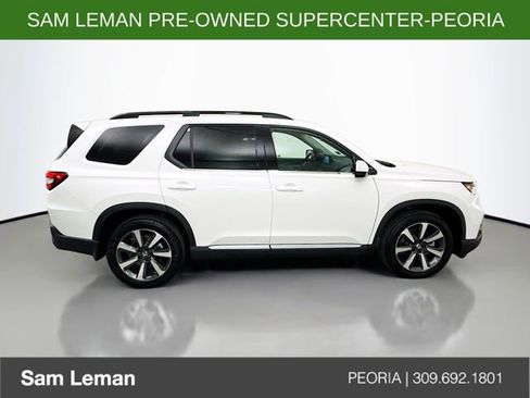 Used 2025 Honda Pilot Touring image 8