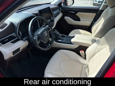 Used 2021 Toyota Highlander XLE FWD image 7