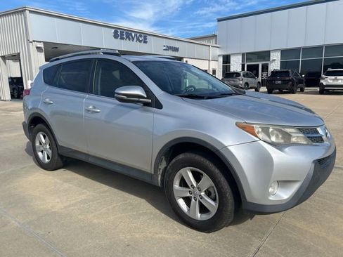 Used 2013 Toyota RAV4 XLE FWD image 2