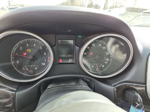 Used 2012 Jeep Grand Cherokee Laredo w/ Laredo E Group image 9