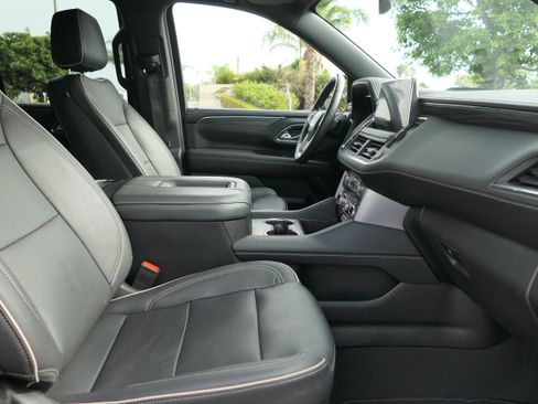 Used 2023 GMC Yukon SLT w/ SLT Premium Package AWD/4WD image 28