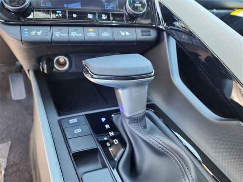 New 2025 Hyundai Elantra Limited image 23