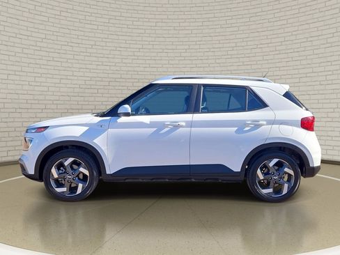 Used 2025 Hyundai Venue SEL FWD image 8