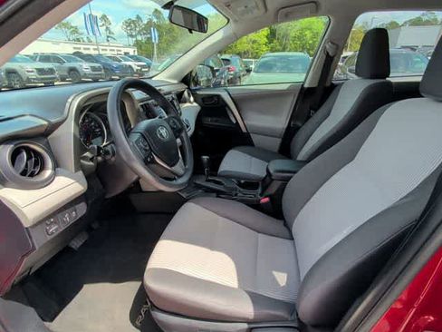 Used 2013 Toyota RAV4 LE image 2