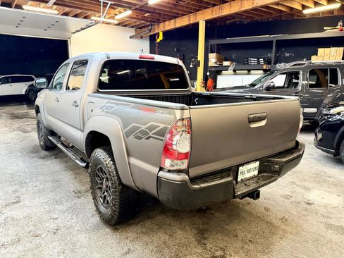 Used 2015 Toyota Tacoma Pickup 4D 5 ft image 4