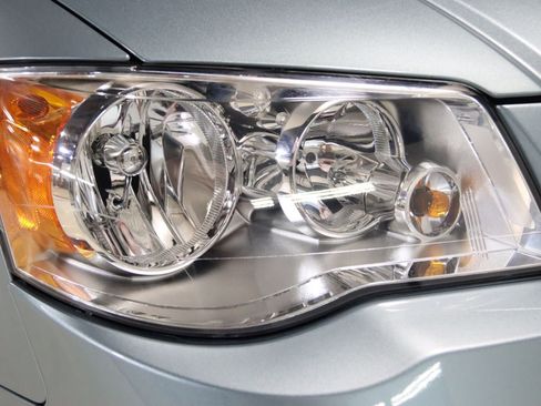 Used 2010 Chrysler Town & Country Touring Plus w/ Premium Group FWD image 26