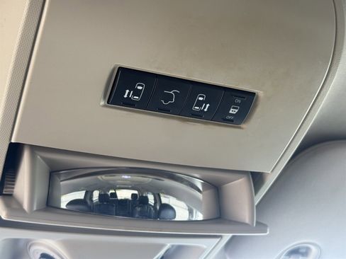 Used 2015 Chrysler Town & Country Touring image 24