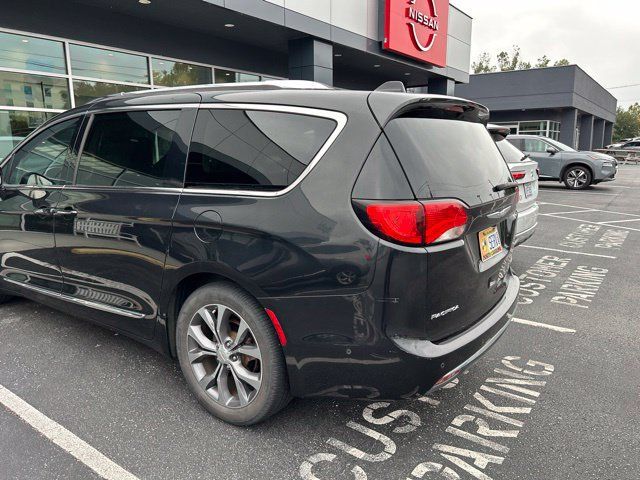 Used 2017 Chrysler Pacifica Limited FWD image 5