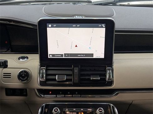 Used 2018 Lincoln Navigator Select image 21