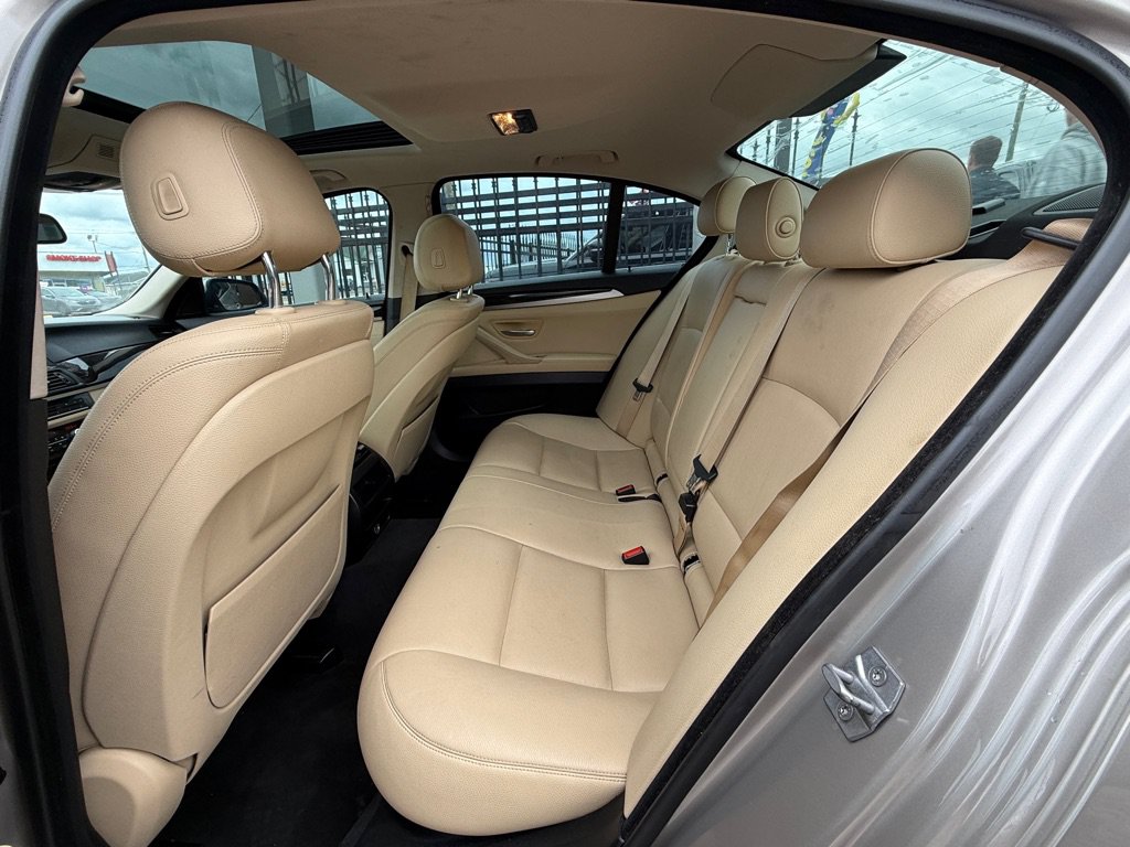 Used 2016 BMW 535i Sedan w/ Driver Assistance Package RWD image 16