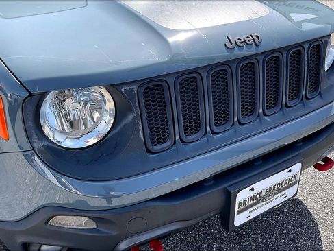 Used 2016 Jeep Renegade Trailhawk w/ Premium Trailhawk Package AWD/4WD image 28