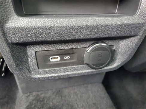 Certified 2022 Volkswagen Tiguan SE R-Line image 13