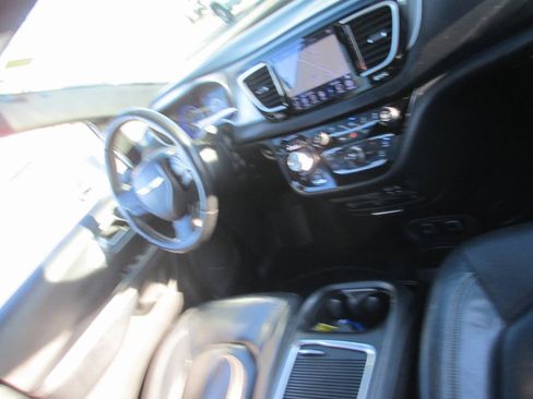 Used 2018 Chrysler Pacifica Touring-L Plus w/ Advanced Safetytec Group image 22