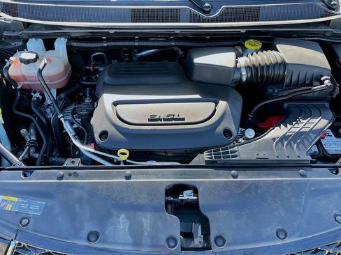 Used 2023 Chrysler Pacifica Touring FWD image 30