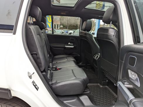 Used 2021 Mercedes-Benz GLB 250 4MATIC image 43