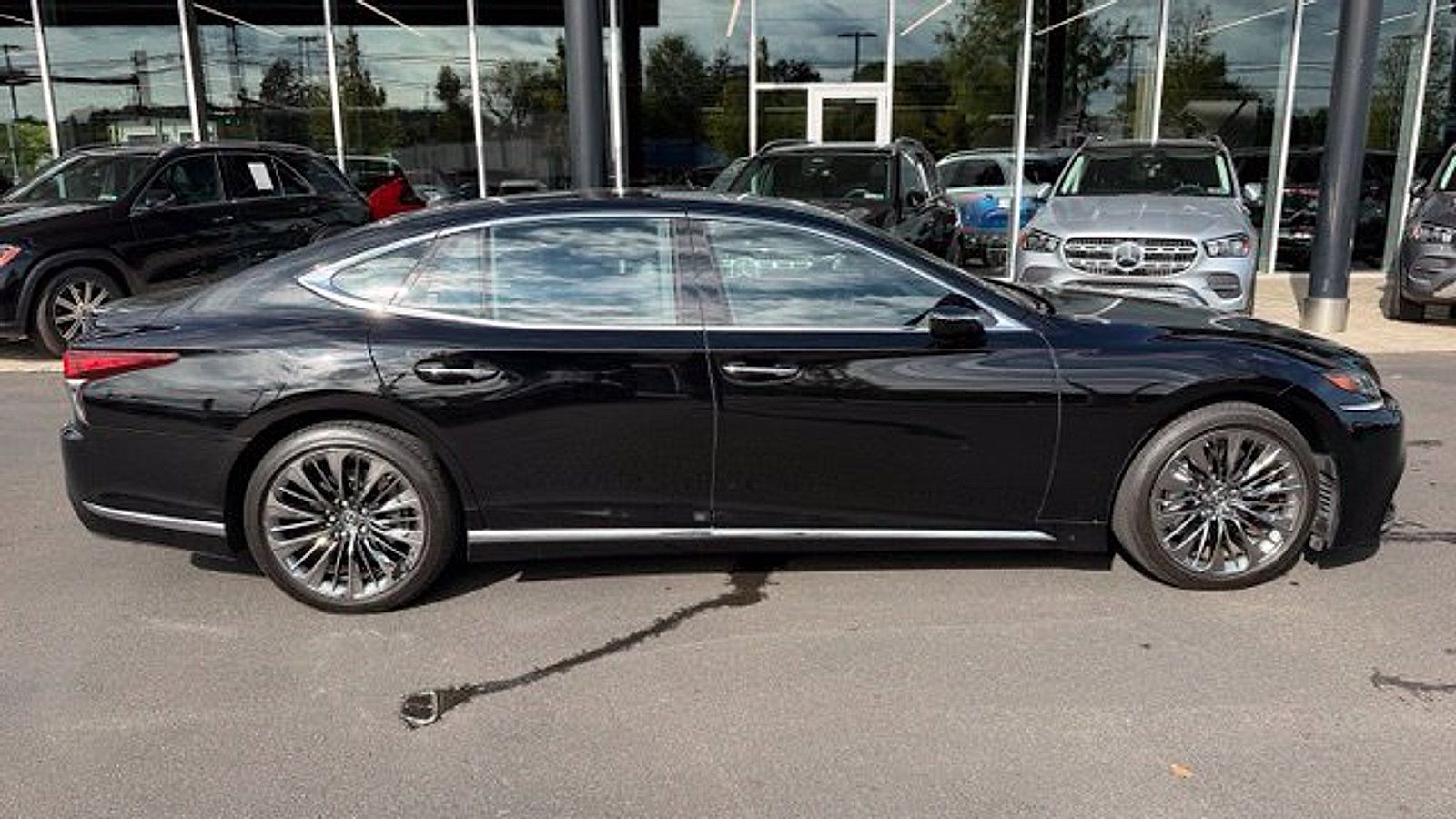 Used 2018 Lexus LS 500 AWD w/ Luxury Package image 8