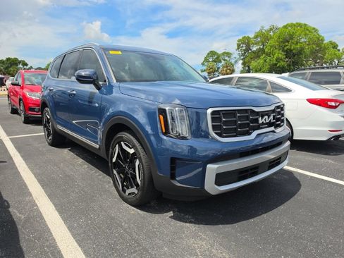 Used 2024 Kia Telluride S w/ S Sunroof Package FWD image 3