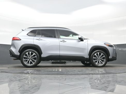 Used 2022 Toyota Corolla Cross XLE image 34