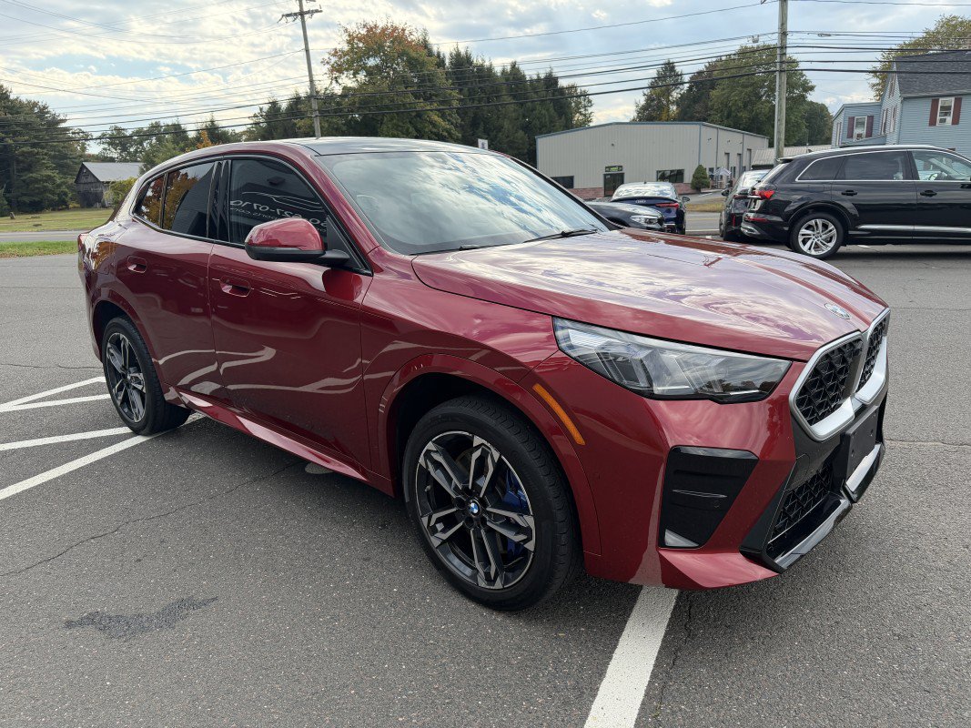 Used 2025 BMW X2 xDrive28i w/ Premium Package AWD/4WD image 4