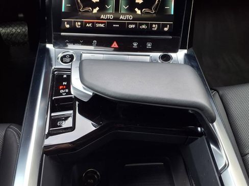 Certified 2023 Audi e-tron Premium Plus w/ Premium Plus Package image 21