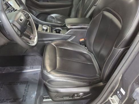 Used 2023 Jeep Grand Cherokee Limited image 19