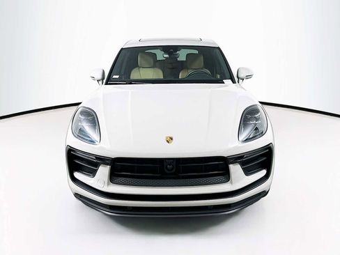 Certified 2025 Porsche Macan image 6