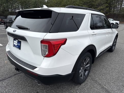 Used 2022 Ford Explorer XLT w/ Equipment Group 202A image 7